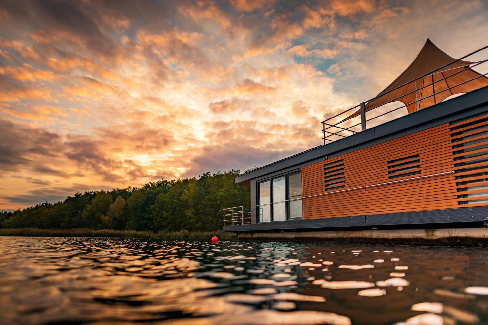 Schwimmende Ferienhaeuser Auf Dem See - Spreewald Vetschau Szoba fotó